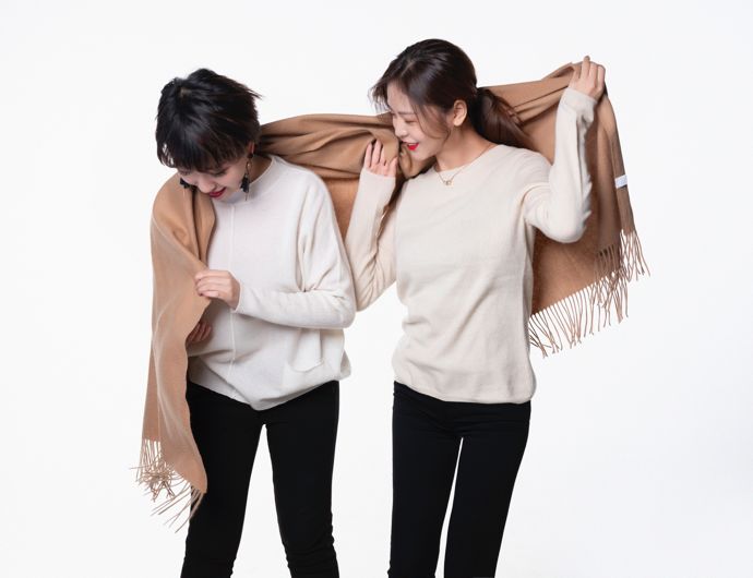 来自海拔1500米的阿尔巴斯白山羊绒围巾—羊绒界的“爱马仕”