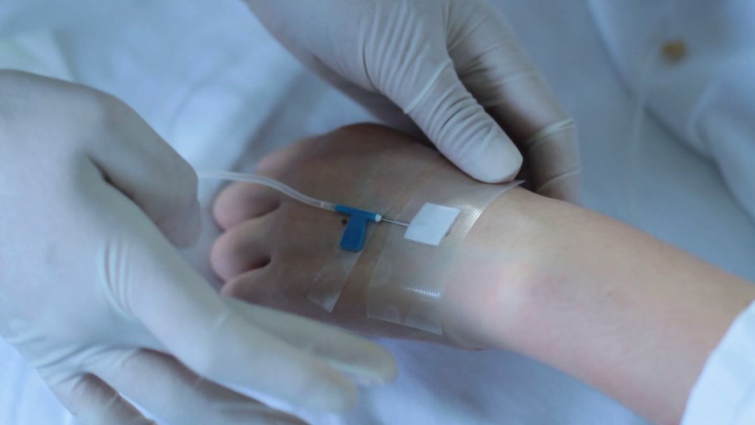 走路不灵便,一检查竟是股骨头坏死,原因却让人惊呆