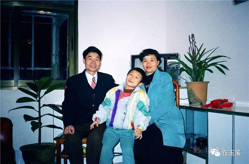 老照片里的故事合集,全家福老照片的故事