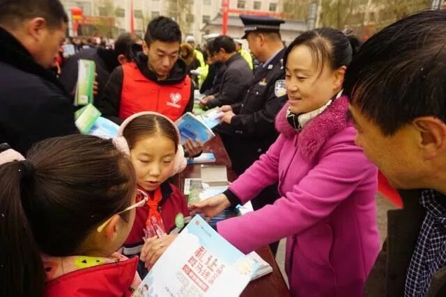 榆中公安开展“122”全国交通安全日主题宣传活动