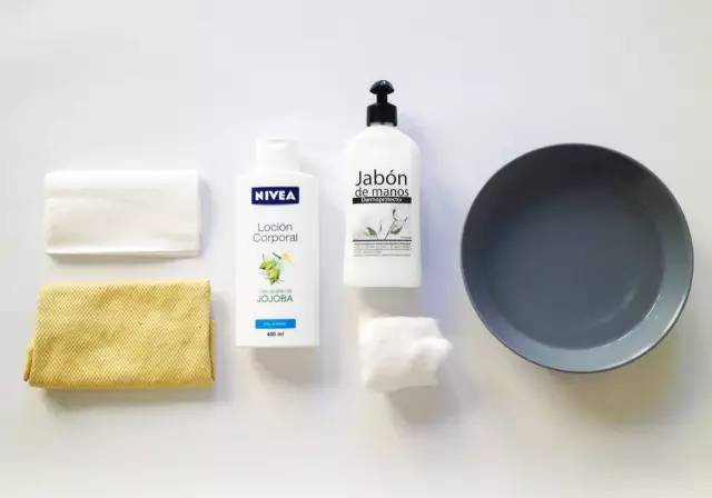 拿这个擦一擦包包，跟新买的一样