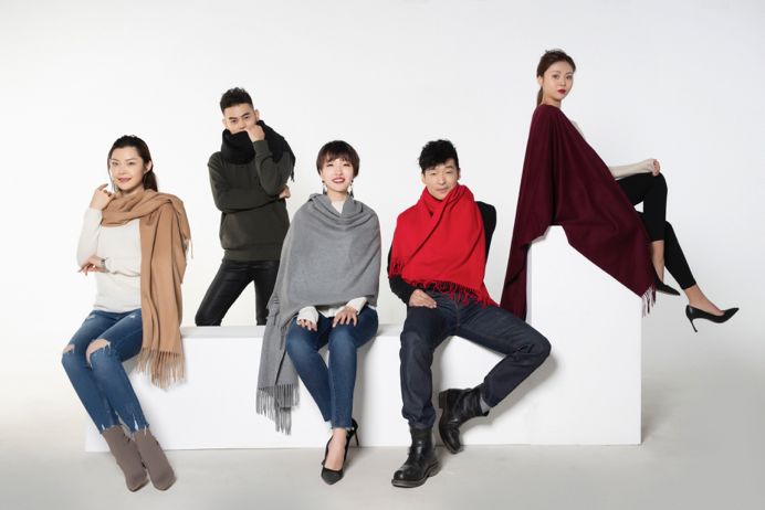 来自海拔1500米的阿尔巴斯白山羊绒围巾—羊绒界的“爱马仕”