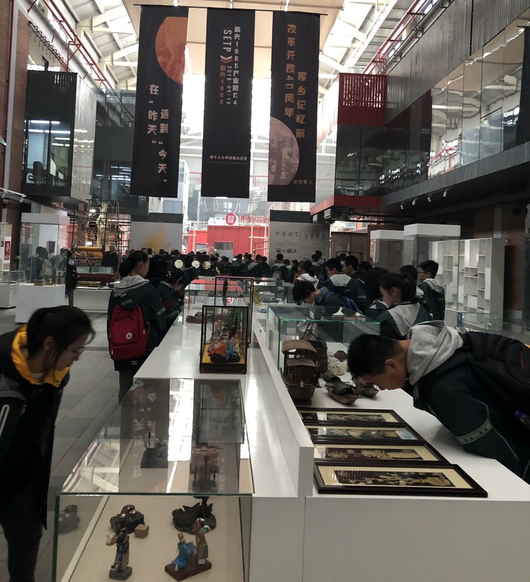 鑱屽紩鏈潵鏄嗘槑涓撳満鐩存挱甯﹀矖,鑱屽紩鏈潵绛戞ⅵ闈掓槬閭兏鐩存挱