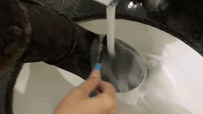 雪地靴脏了如何清洗干净,雪地靴全部脏了怎么清洗