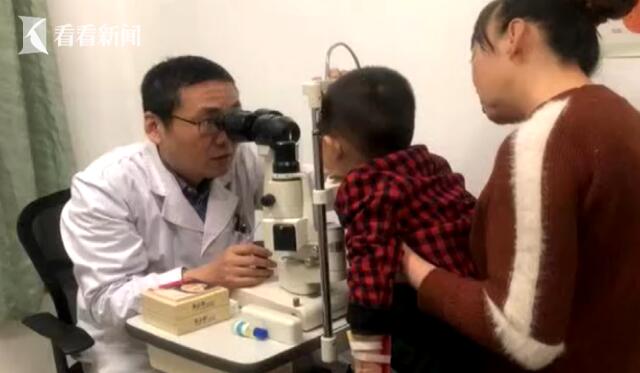 小孩摔倒后被铅笔扎伤,小孩跑步摔倒眼睛被戳出血