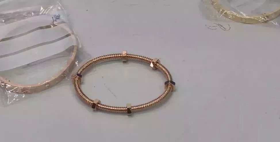 卡地亚耳钉价目表,卡地亚耳钉代购