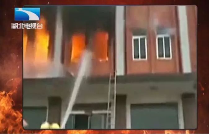 近期使用取暖器的你注意了！独居老人睡前插上它，没想到凌晨起火！