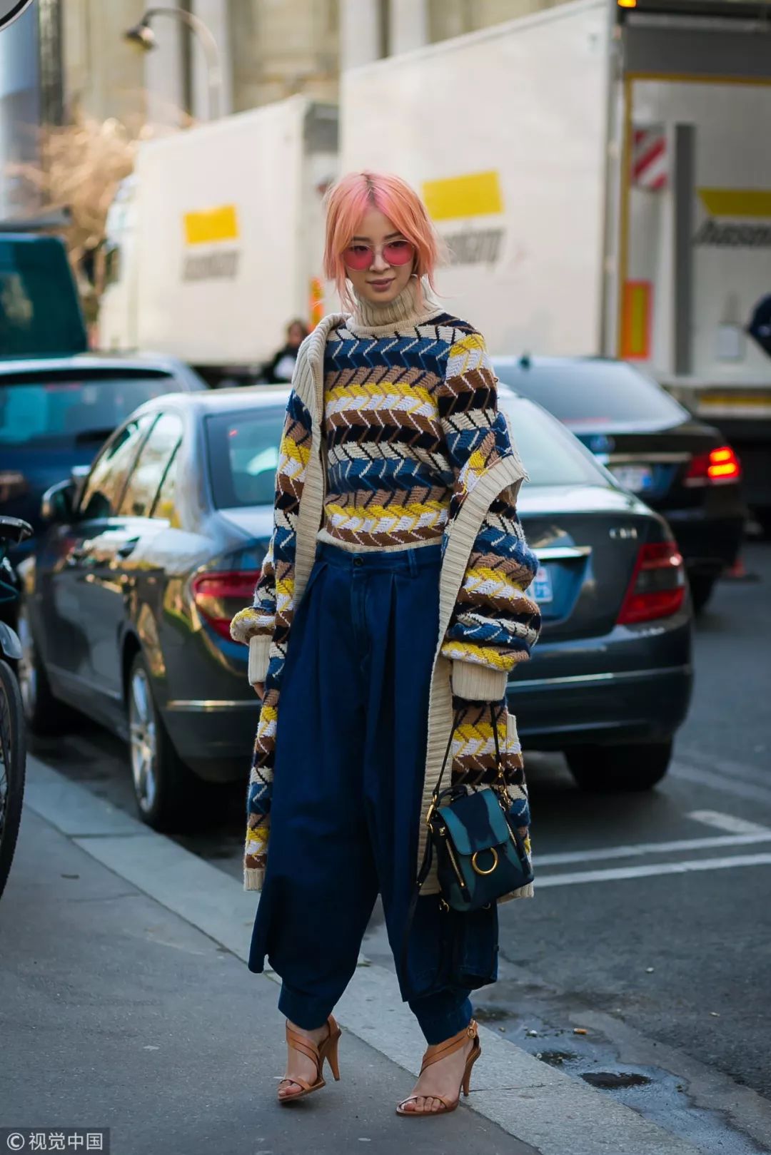 明星穿高级感针织开衫,明星同款街拍针织开衫