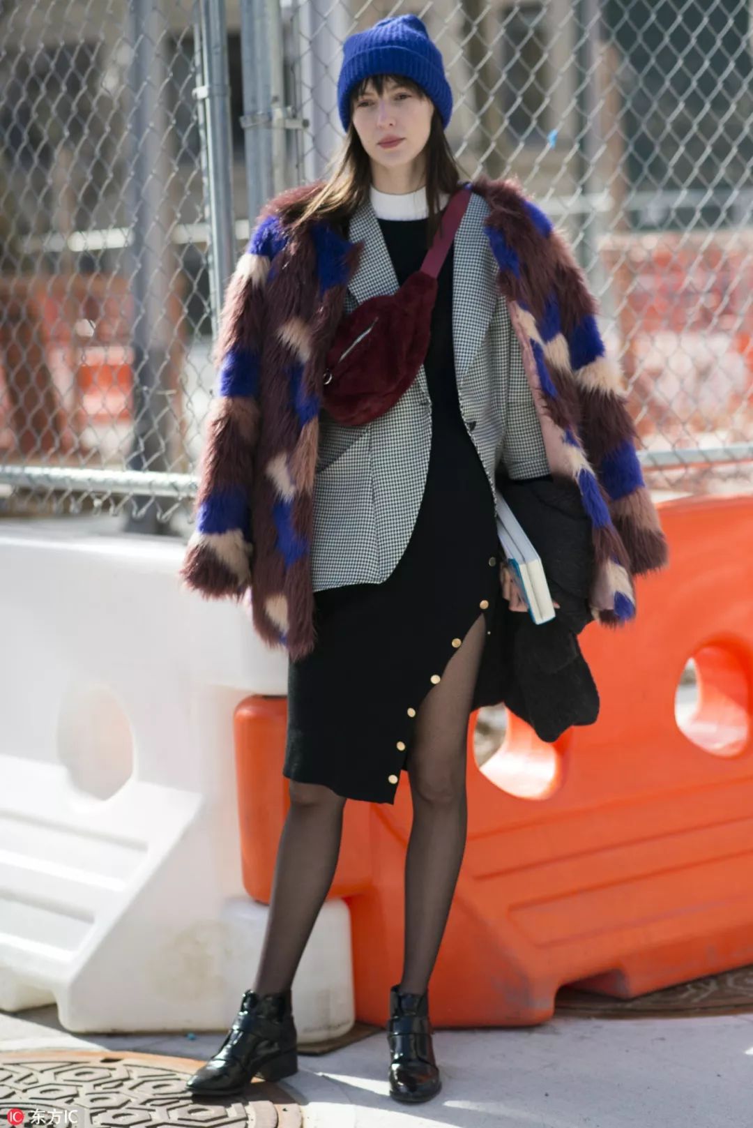 衣服越厚包越小,今年冬天衣服穿得越厚越时髦