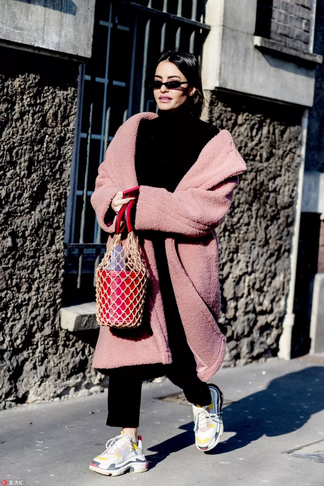 长大衣运动鞋,每次穿长大衣身高不够高跟鞋来凑