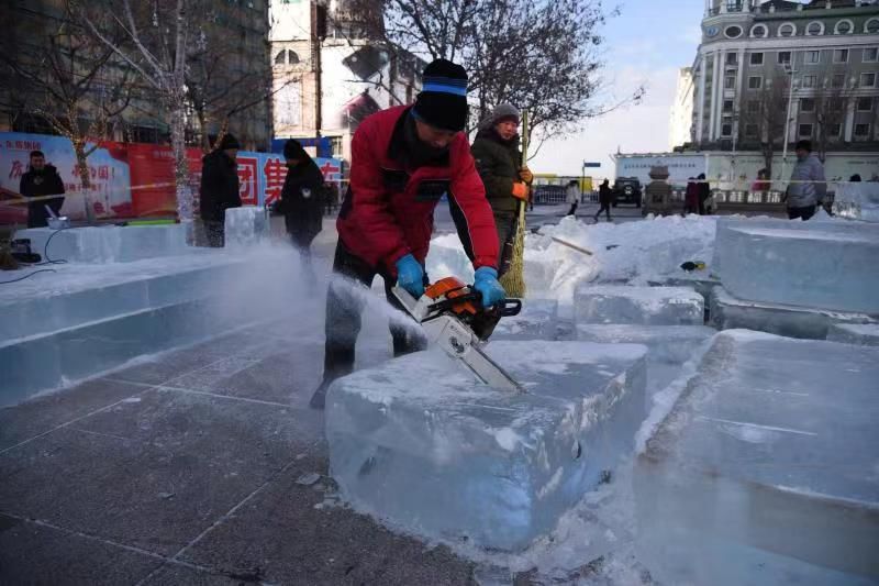 2019个大雪人儿已现身！今冬松花江沿儿热闹了｜绵延6公里的江上冰雪嘉年华，冬泳浴场等你来……