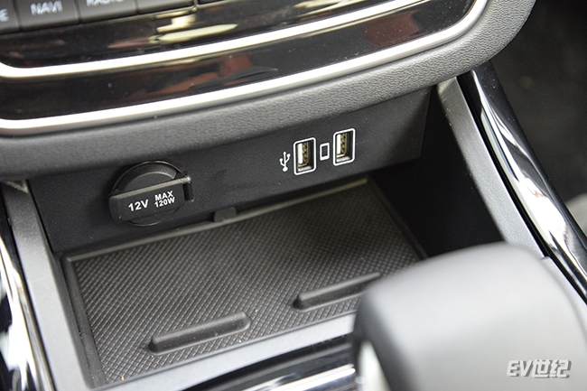 科技感满满电动汽车,满满科技感的燃油车