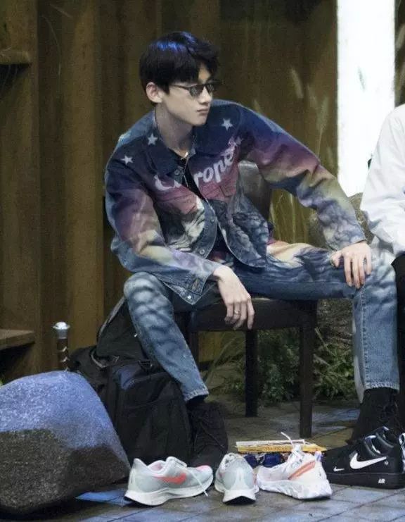 谭松韵明星大侦探最新造型 (谭松韵大侦探穿搭)