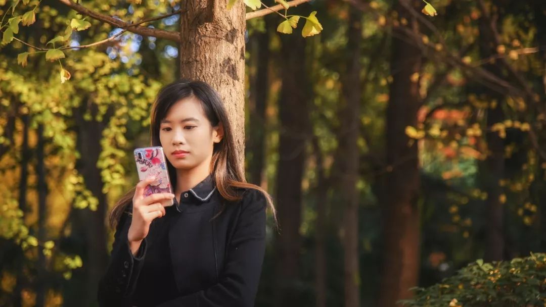 “妈，我在华师看了一场金黄色的雪！”