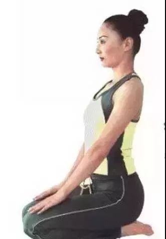 年会没有晚礼服怎么穿,出席年会如何穿着更受欢迎