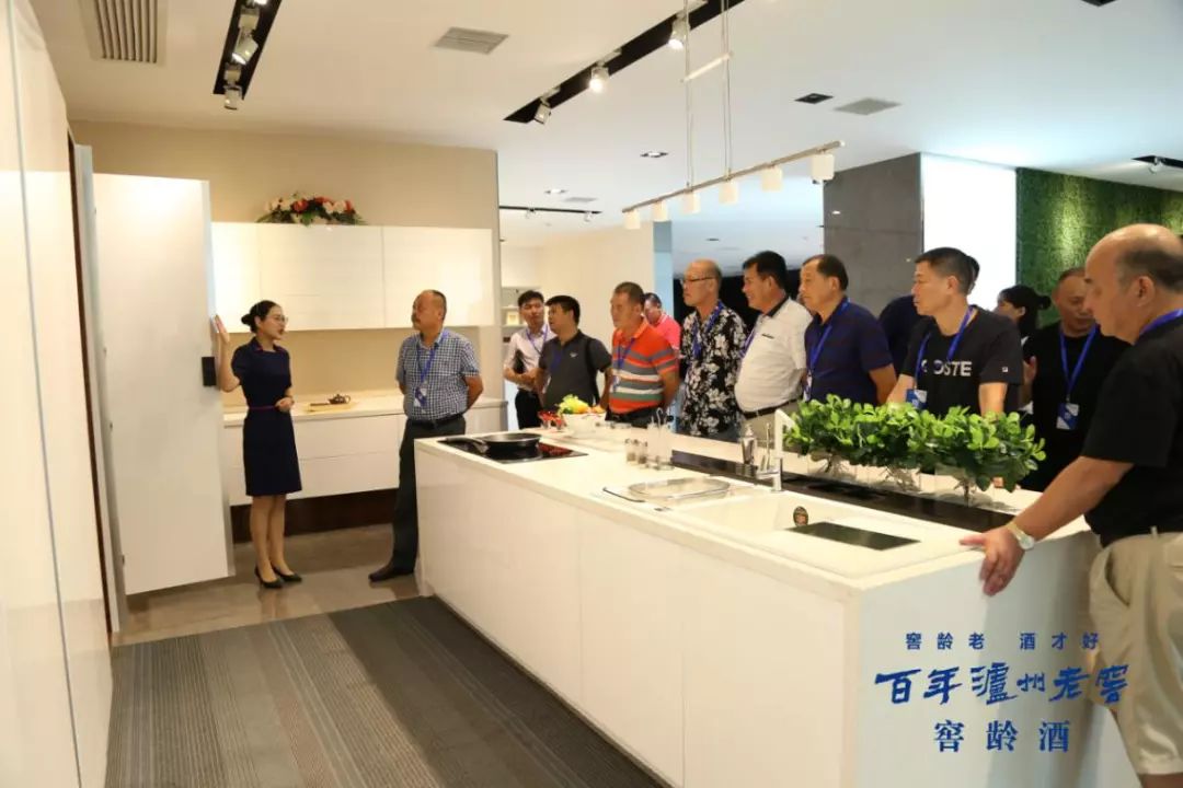 百年泸州老窖窖龄酒品鉴酒值钱吗,百年泸州老窖窖龄酒时代荣耀