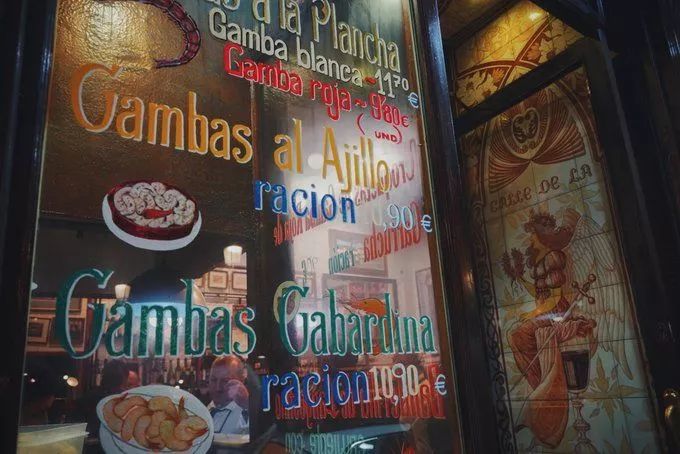 这座城市文艺到骨子里，只当它是西班牙之旅中转站未免太可惜