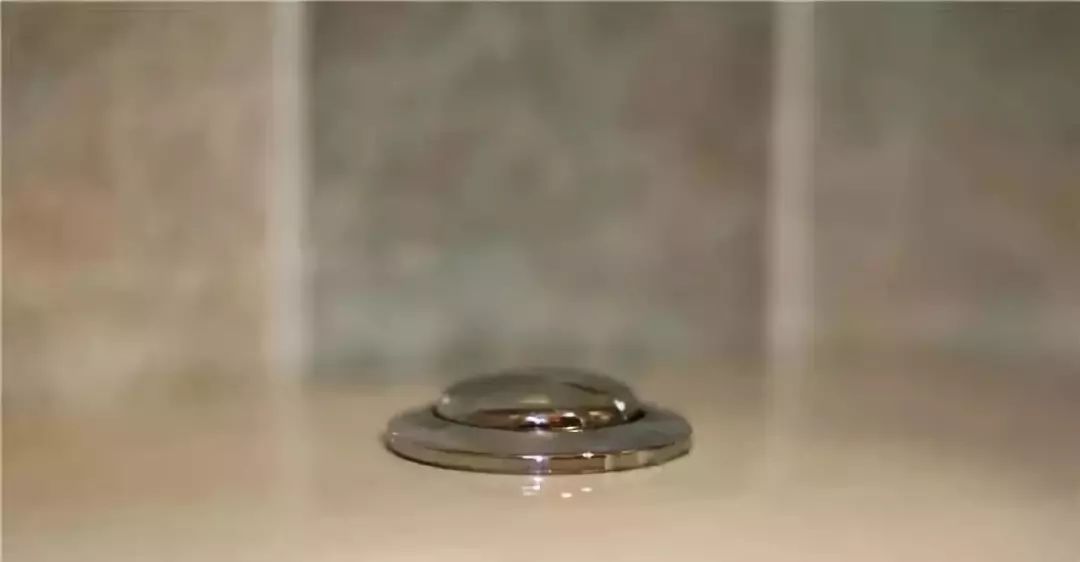 冲水马桶两个按钮单按还是双按,马桶找不到冲水按钮也不是智能的