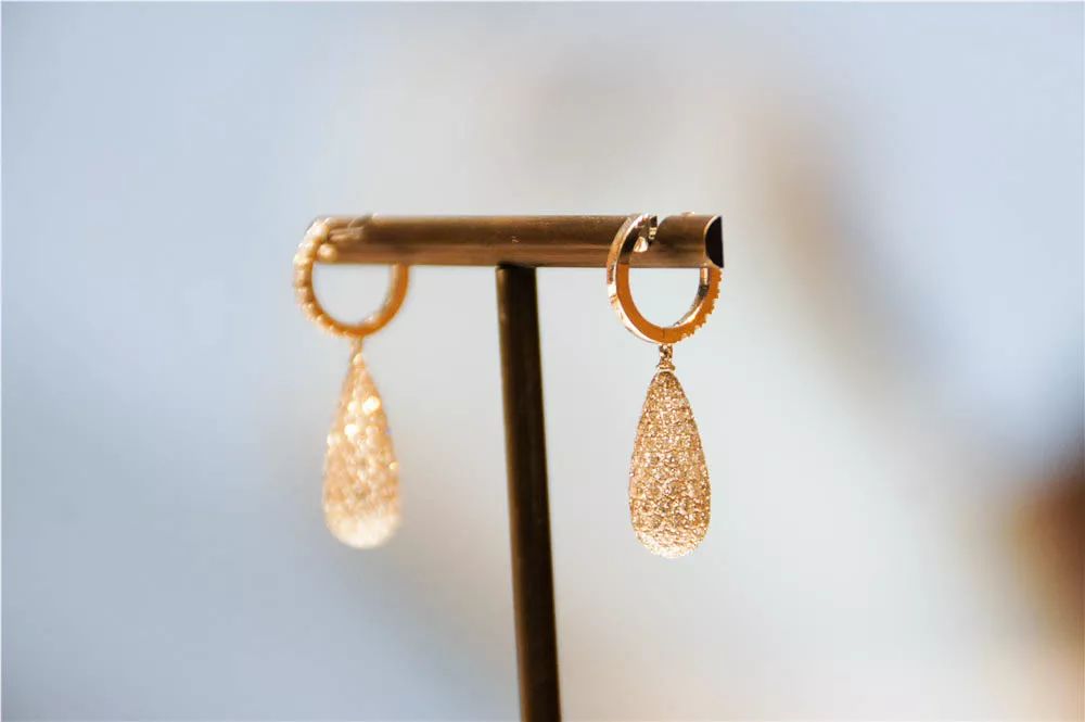 红红火火恍恍惚惚对什么,红色辟邪的寓意