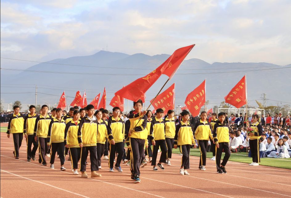 蒙自这里汇聚上千人，放飞上百只鸽子，是发生了什么大事……