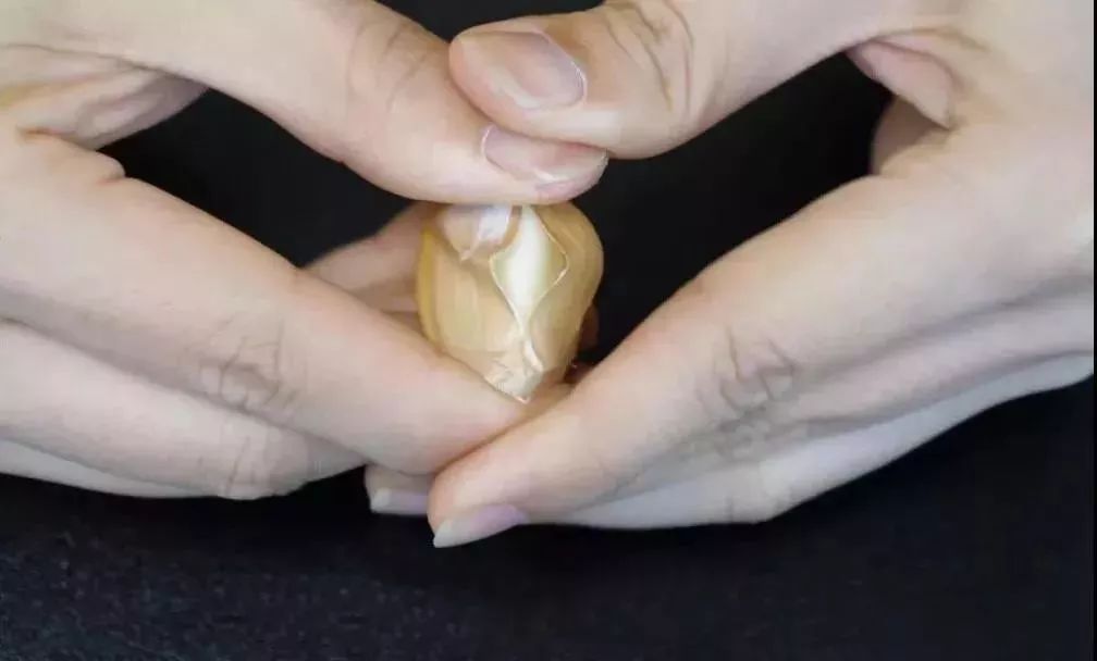 大蒜快速剥皮,大蒜快速剥皮妙招
