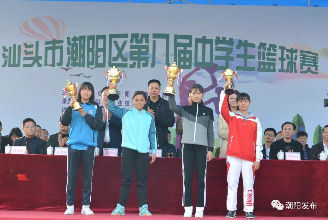 这一届校园篮球赛格外火爆,全国中学生篮球总决赛逆转