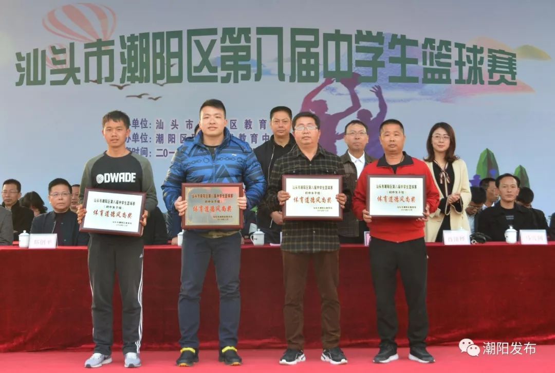 这一届校园篮球赛格外火爆,全国中学生篮球总决赛逆转