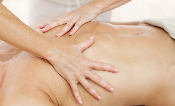 热敷胸部真的可以丰胸,乳房按摩可以丰胸的谣言