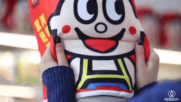 一个杯子十元四个碗28元,一个杯子16元一个热水瓶24元