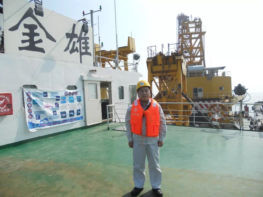 港珠澳大桥工程建设中的河海校友｜精雕细琢海底绣花—记中交广州航道局有限公司港珠澳大桥岛隧工程第IV工区项目*党**支部书记朱淋淋