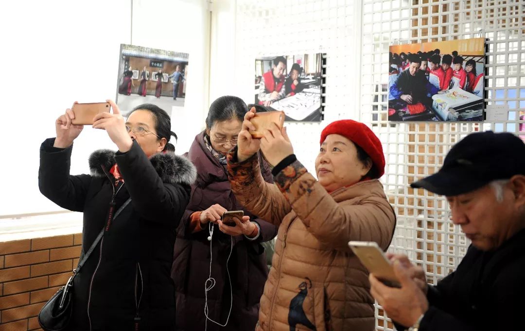 山东：醉酒男子突然掐住客车司机脖子！前方是急转弯……｜济南经十路上一幼童“飙车”！｜山东文化惠民消费季摄影展举行