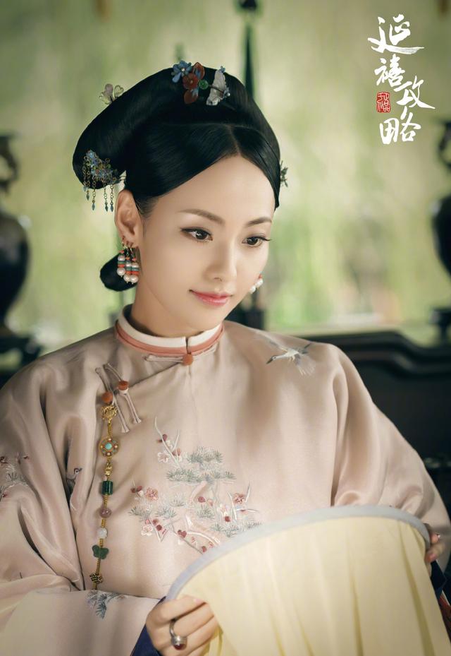 张嘉倪穿加拿大鹅羽绒服,张嘉倪黑色羽绒服