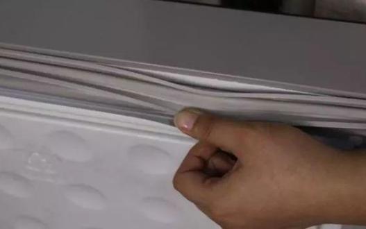 如何去除冰箱里的污渍霉斑,冰箱塑料条有霉斑怎么处理