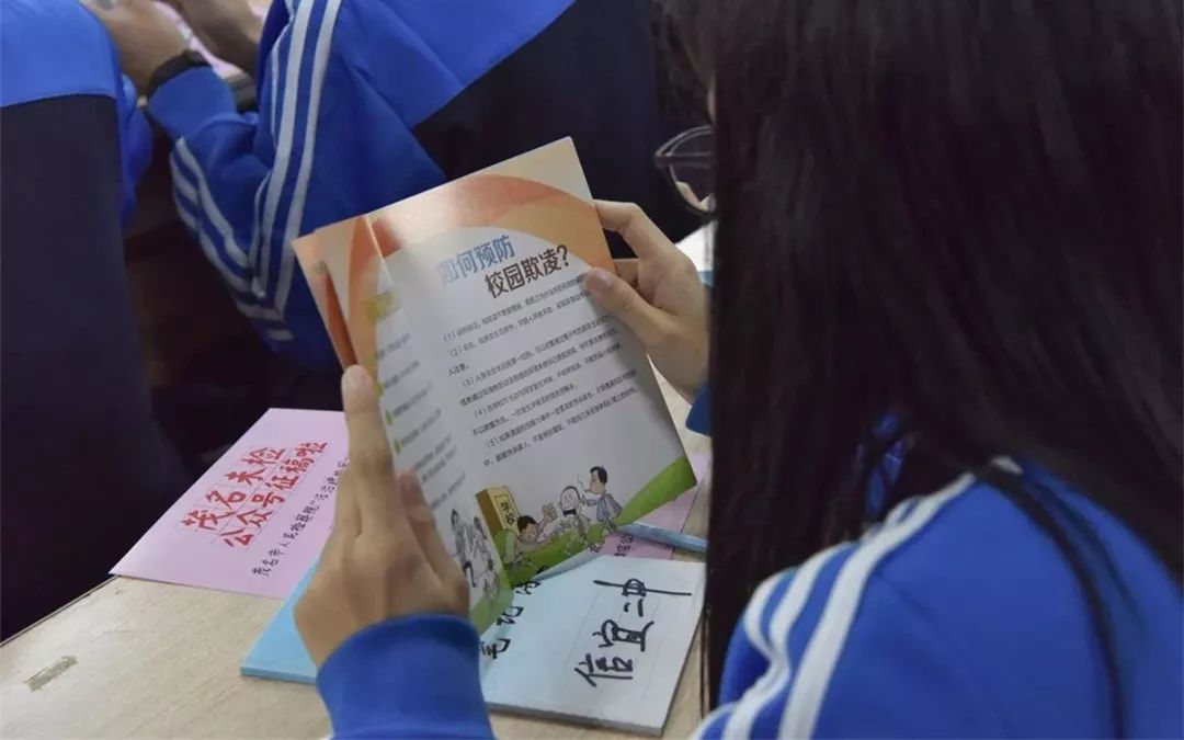 2019年首场法治课｜万水千山总是情，茂名“麻辣教师”下基层讲课