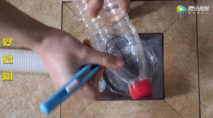 洗发水瓶不要扔，剪两刀放进洗碗池，解决千家万户的*麻大**烦！