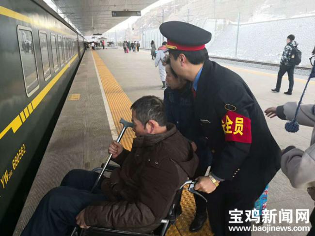 春运残疾旅客乘车,春运期间残疾人可优先购票吗