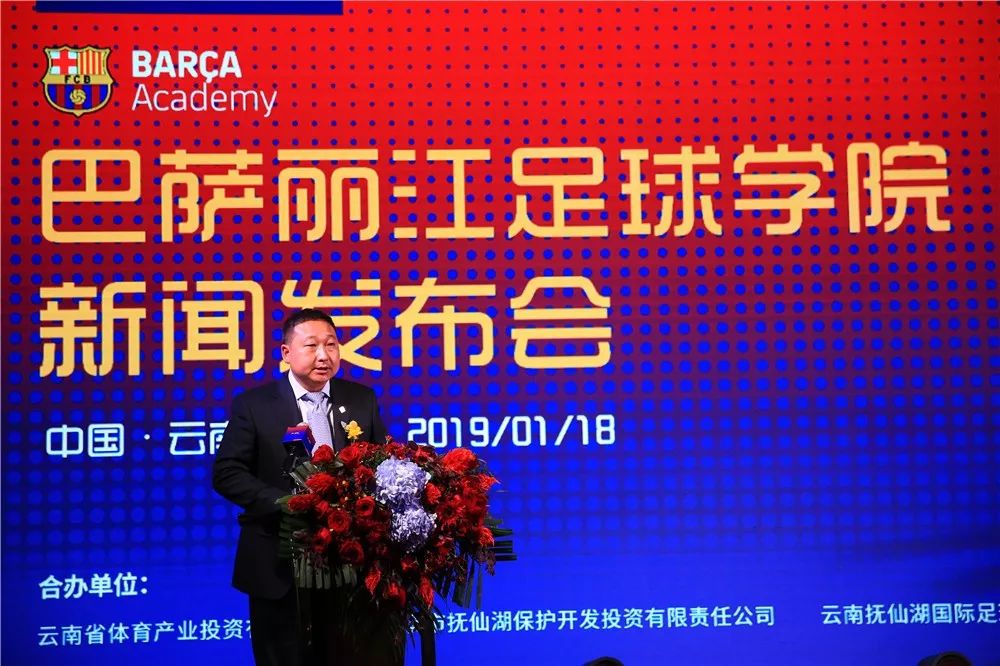 巴萨足球学校怎么进,巴萨足球学校的一天