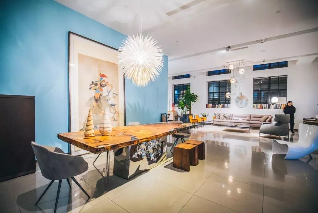 上海滩市中心，竟然藏着一条有洋房故居有老字号有咖啡店有酒吧的网红老马路