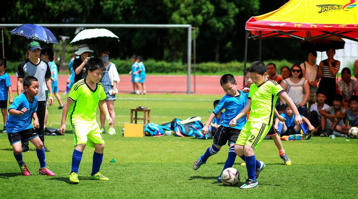 我省将力推青少年足球发展,如何加大学校足球运动