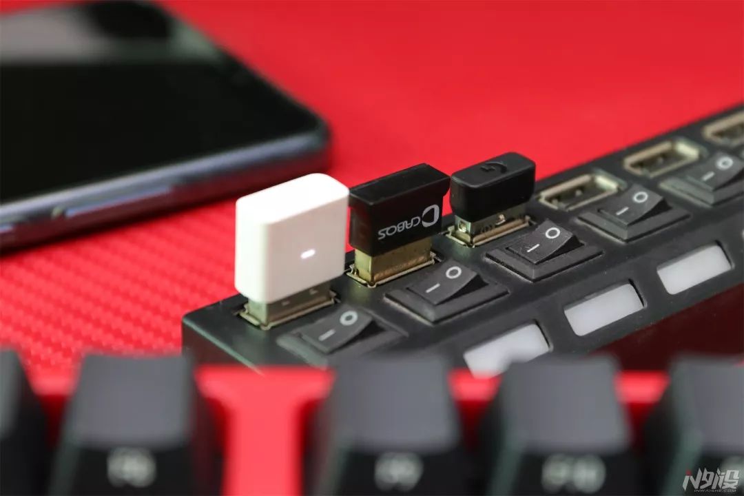 一千以内外设三件套,一千左右的全套外设