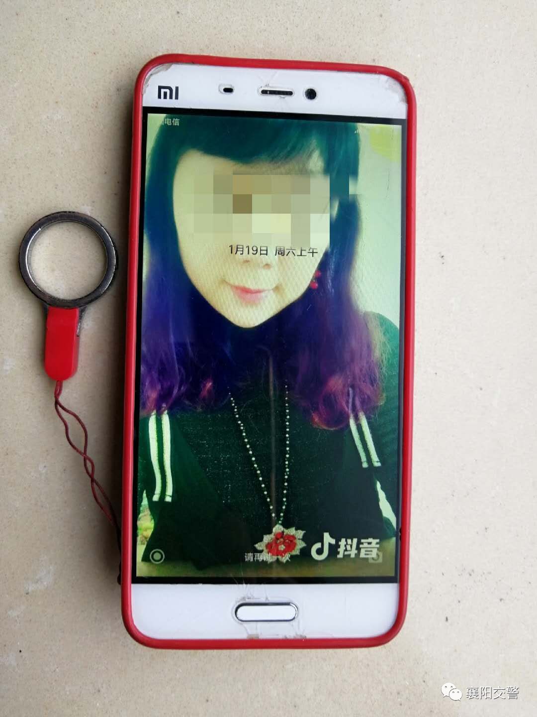 群众拾金不昧交警物归原主,拾金不昧扬正气民警接力寻失主