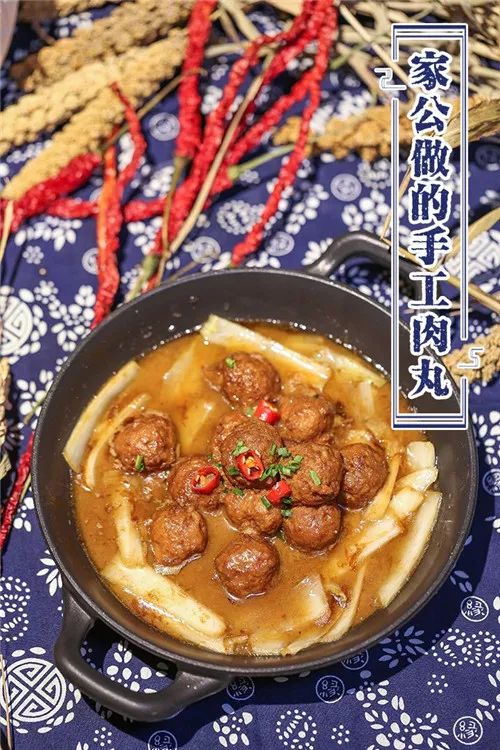 上桌、放火、砸罐罐……在长沙，吃饭皇帝大凭什么超“火”？文末狂砸现金券！