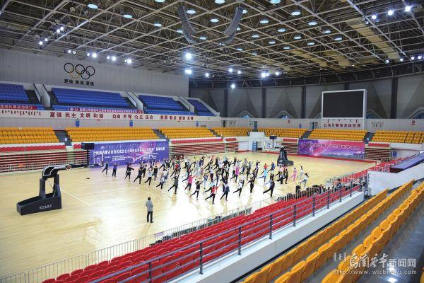 加快体育事业发展,加快发展体育产业