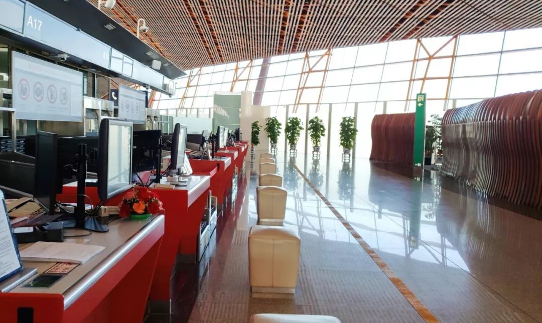 中国国际航空头等舱体验,国航波音747头等舱和公务舱的区别