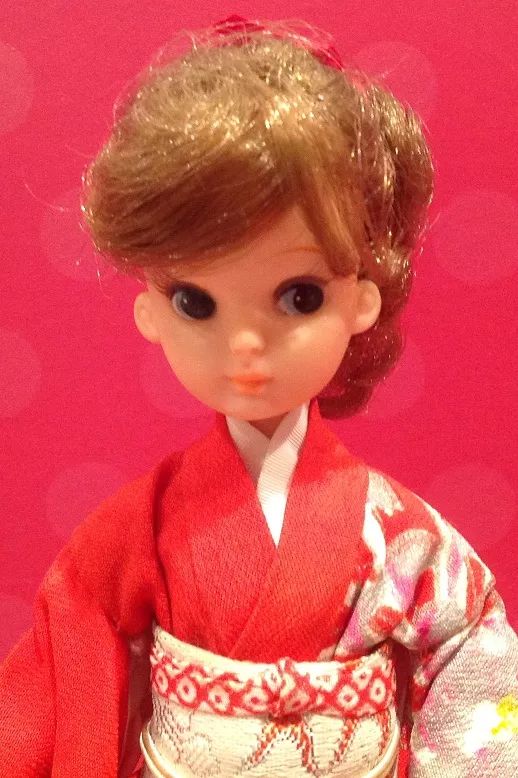 火爆ins的美妆娃娃穿搭日常，承认吧，你的衣服还没一个玩偶多！