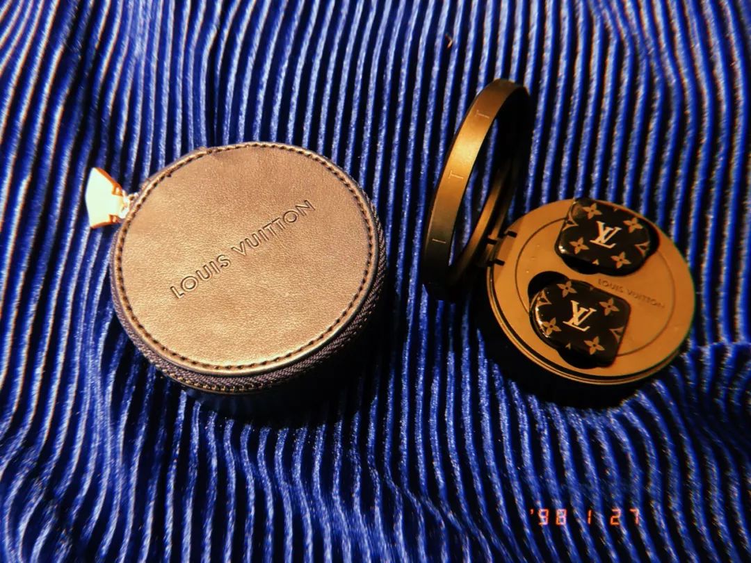 长大后才知道努力去拥有的不是奢侈，而是回避