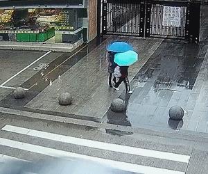 暖心正能量事件,居民粗心丢巨款民警暖心帮找回