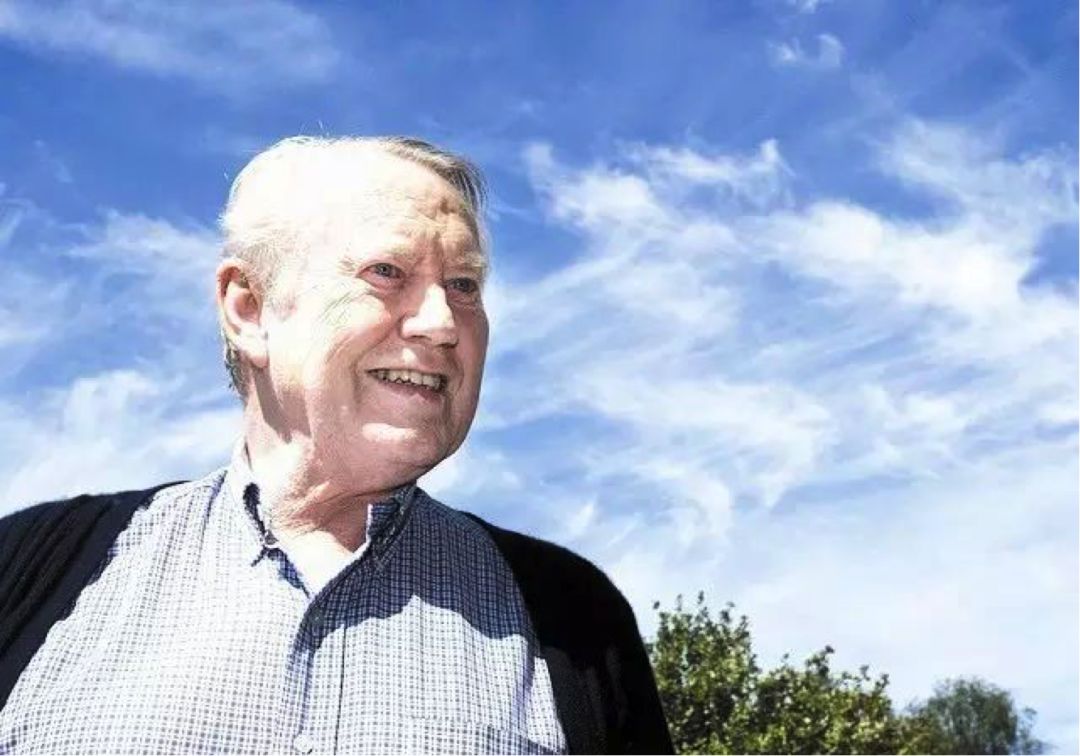 戴15美元手表,戴一亿的手表住什么房