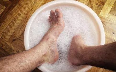 秋冬泡脚的十大好处,冬季泡脚的好处和方法