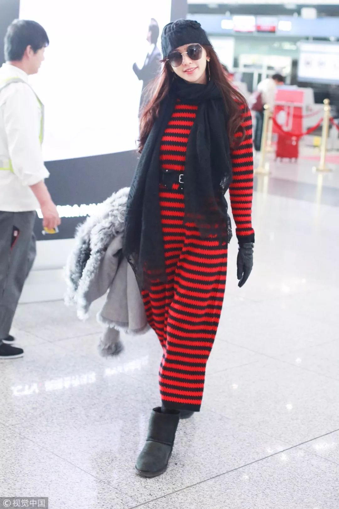 女明星回家过年的场面,明星回家过年怎么穿